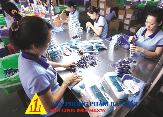 Hoạt động buôn bán bút bi Thiên Long ở HCM