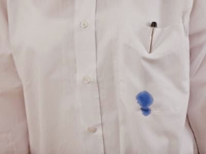 Cách tẩy vết mực bút bi, mực in dính vào quần áo, xử lý vết sơn trên áo sơ mi trắng
